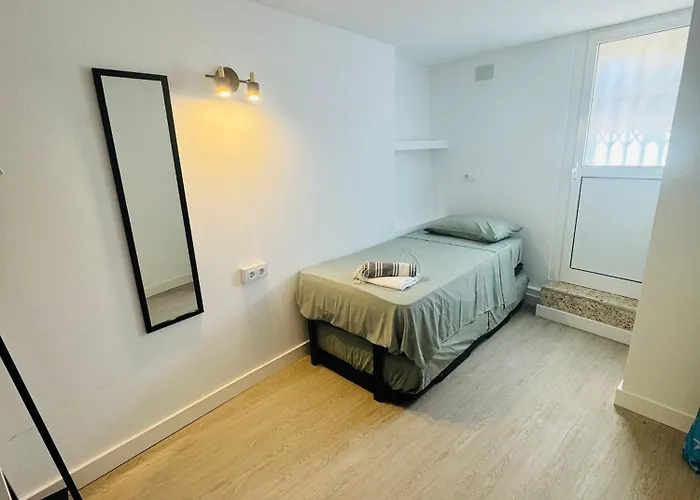 Piso Con Jardin, De Playa Fenals