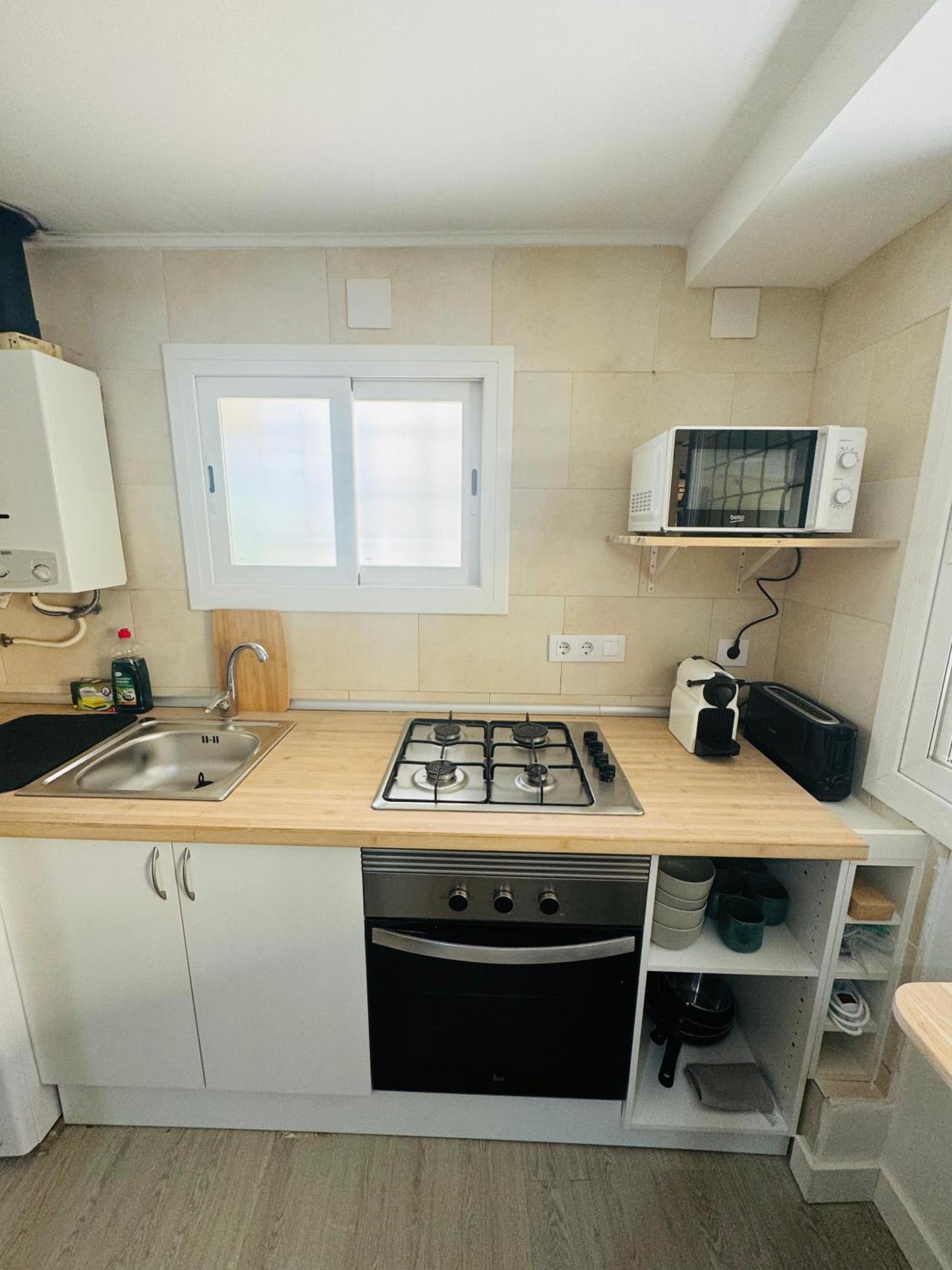 Piso Con Jardin, De Playa Fenals Apartamento